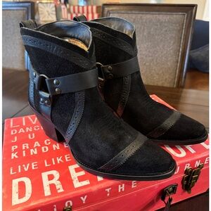 Dingo Gummy Bear Cowgirl Harness Booties